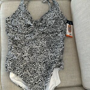 New Lands’ End One piece bathing suit XXL